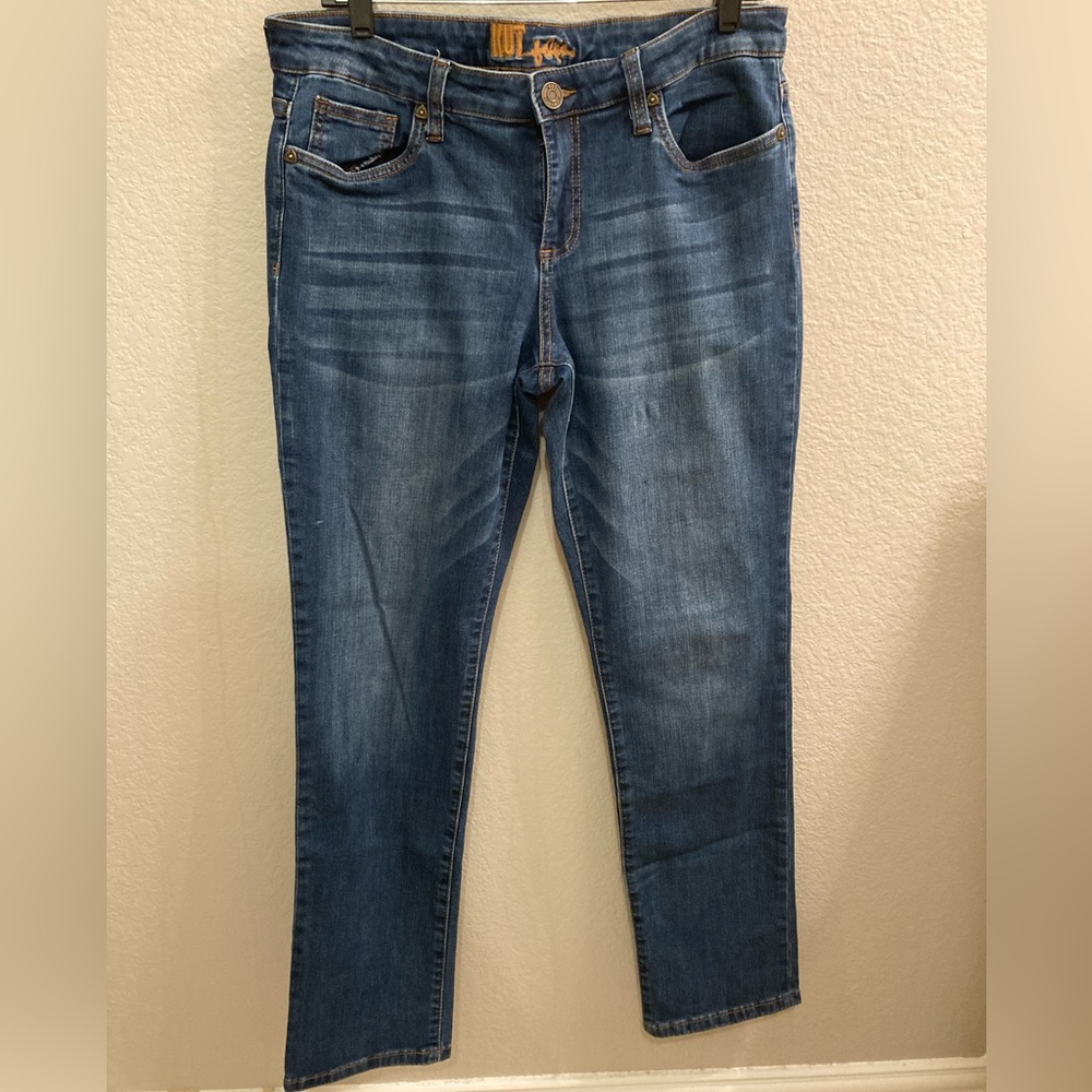 KUT size 10 cropped medium wash mid rise jeans